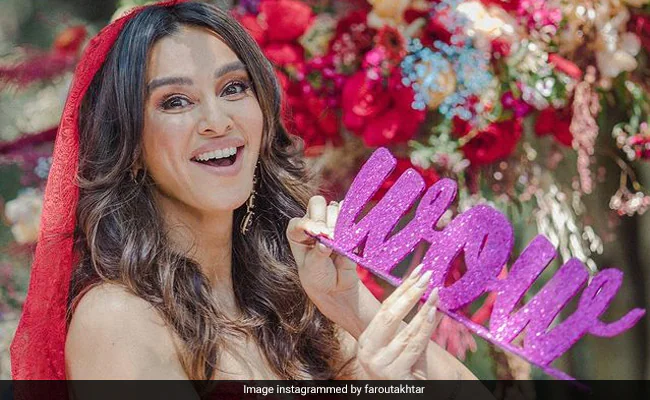 'Mrs Akhtar': Shibani Dandekar Made This Change To Instagram Bio After Wedding To Farhan Akhtar
